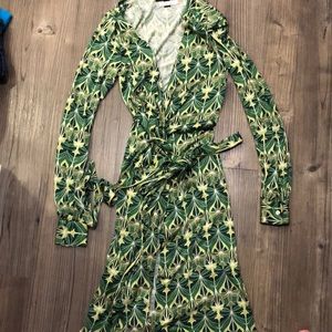 Banana Republic size S green floral wrap dress